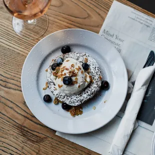 Flourless Chocolate Cake / ice cream