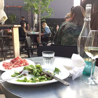 Mixed Lettuces-Avocado-Radish