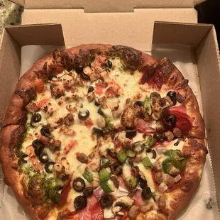 Half Supreme Lovers Pizza, half Chicken Alfredo Supreme Pizza