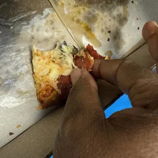 Last bite of my slice of pizza-- no pizza sauce/Marinara Sauce in sight. Sad face. That's my fav part!