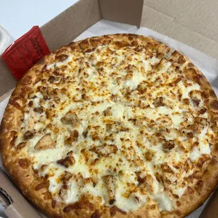 Chicken Alfredo pizza
