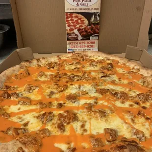 XLarge 18&quot; Buffalo Chicken Pizza.