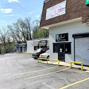 the outside of the restaurant