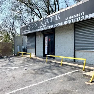 the outside of the restaurant