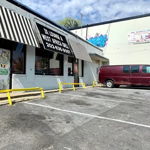 the outside of the restaurant