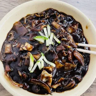 food, ramen, ramen and noodles, noodle soup, noodles, noodle dish