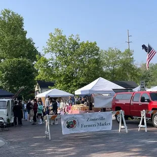 Cute shops and restaurants within walking distance from the market