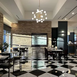Ambiance/ vibe/ decor