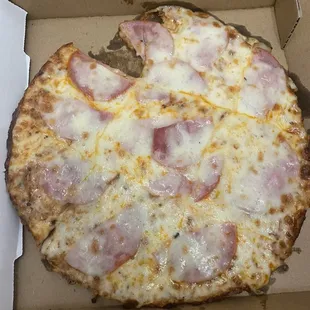 Cauliflower Thin Crust Pizza 10&quot; with Canadian bacon