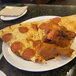 Pepperoni pizza with Chicken Wings (10 Pieces)