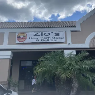 ramen and noodles, outside