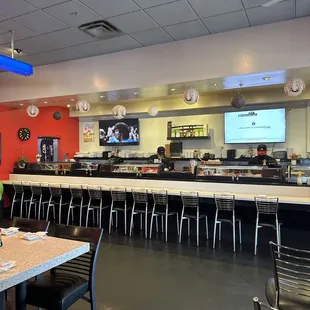 Sushi bar come early