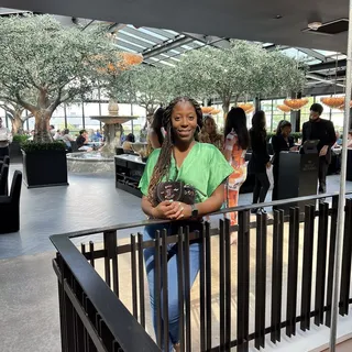 Tierra SheReviewz Z.