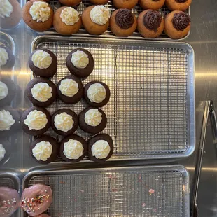 Chocolate Ganache, Vanilla Buttercream, Chocolate with Buttercream, Strawberry with Sprinkles