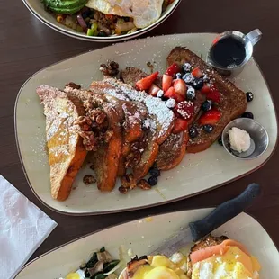 Veggie Bowl, French Toast flight, Benedicts Flight