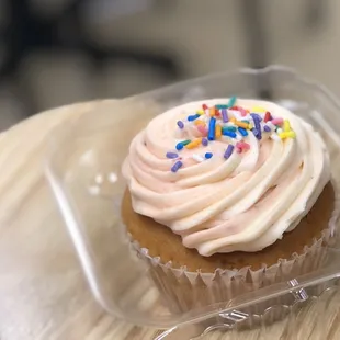 food, dessert, cupcakes