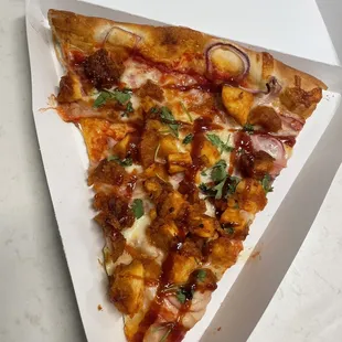 Bbq chicken pizza slice