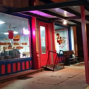 Really good Steak, salad bar and amazing pies. Plus you can get a beer or cocktail. Can't wait to try breakfast.