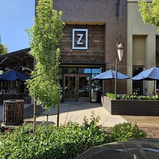 Entrance to Zocalo in the Fountains shopping center.