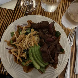 Taco salad with steak