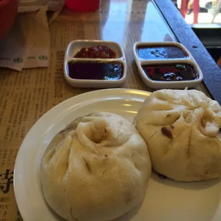 1 Steamy Bun (Bao)