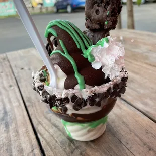 a chocolate and mint ice cream sundae