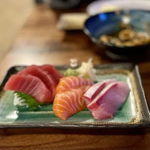 Assorted Sashimi (7 Pieces)