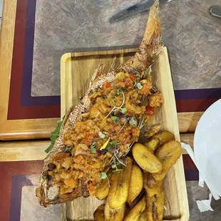 I think this is a red snapper with plantains
