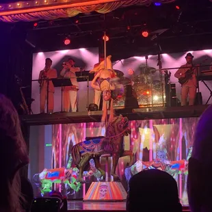 There was pole, (ballet) point, a balancing act, a contortionist, and all the dirty stuff mixed with comedy. Loved it!