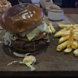 Mar Y Tierra Burger