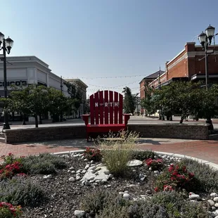 A intersection of this shopping plaza