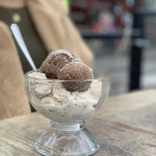 Pumpkin buñuelos w/Marianne's horchata ice cream