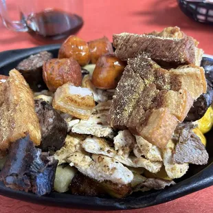 El plato se llama La Picada.  Muy sabroso.