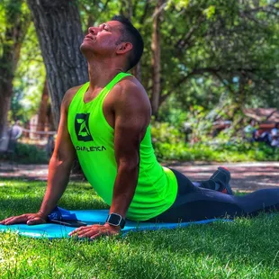 Antonio the owner/trainer leading HIIT in the park