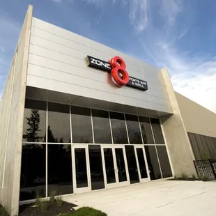 Zone 8 Sports Bar &amp; Grill