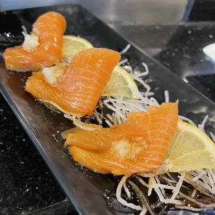 Salmon sashimi with garlic and ponzu