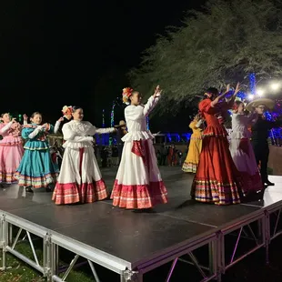 Folklorico dancers