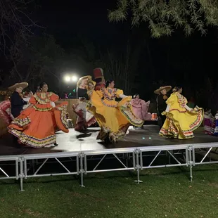 Folklorico dancers