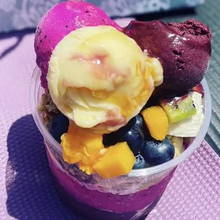 cup of ice cream and fruit