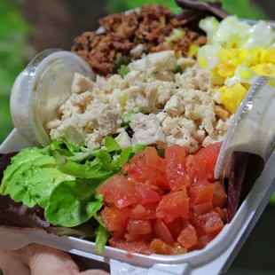 No. 4
Fresh mixed greens, chicken, crisp crumbled bacon, avocados, tomatoes, sliced eggs, and Zookz creamy picante buttermilk dressing