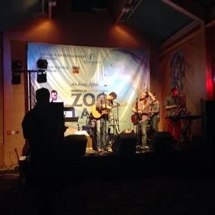 Check out the band, Vintage Blue! @yelpindy @jobrenneman #indyzoolala