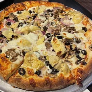 12. Deluxe Veggie Pizza