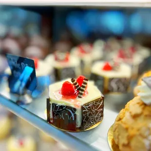 Delicious-looking sweets | www.moniquedao.com