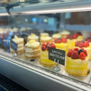 Delicious-looking sweets | www.moniquedao.com