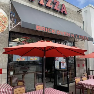 Great location sucky service!