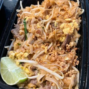 pad Thai.. see how over cooked and soggy the noodles look.. tasted horrible