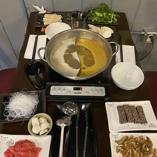 Two flavor hot pot