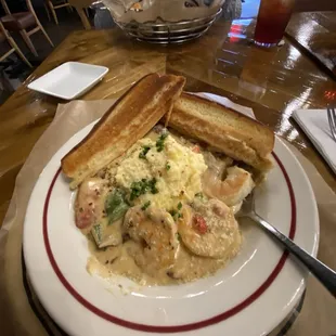 Shrimp &amp; grits. Note large size shrimp