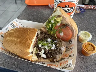 La Hechizera Tortas - Red Oak