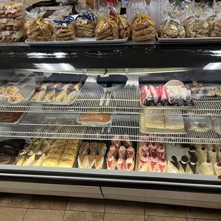 Refrigerated desserts. Cheesecake, eclairs, cannolis